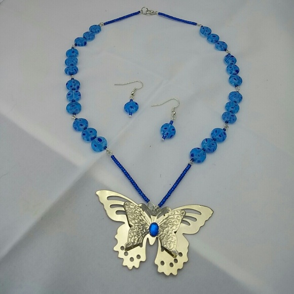Necklace and earring set
