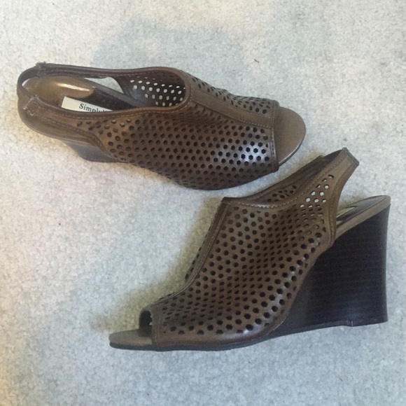 SALE!! Vera Wang wedges