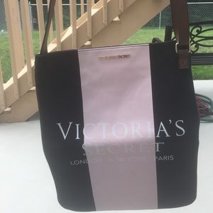 Victoria's Secret shoulder bag.⭐️