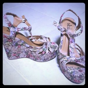 Shoes wedges flowery