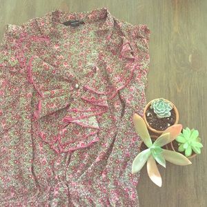 DONATED Classy floral blouse with ruffle details