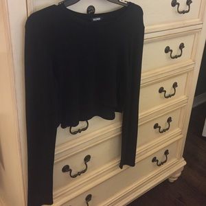 Black long sleeve crop top