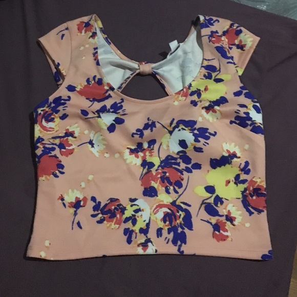 Partial opened back floral crop top