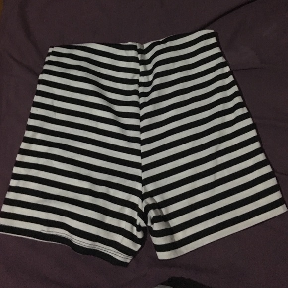 High rise striped studded shorts - Picture 2 of 2