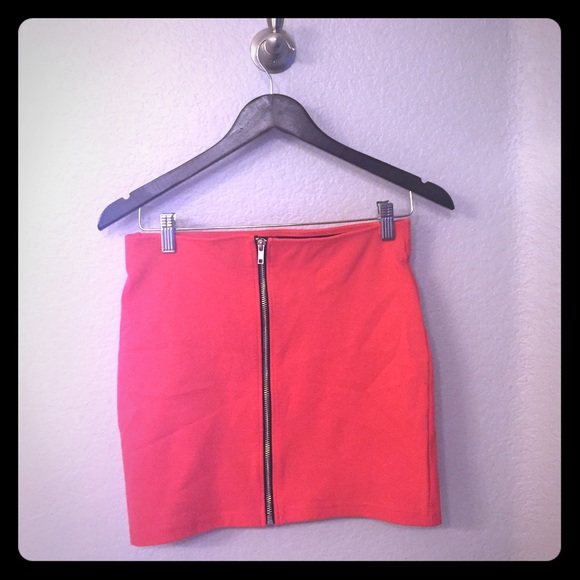 Coral mini skirt with ziper