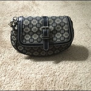 Small wristlet