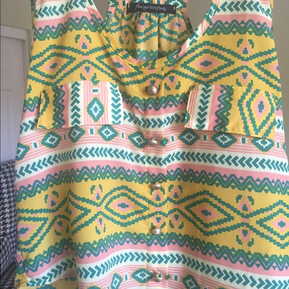 Foreign Exchanged Patterned top. - Picture 2 of 3