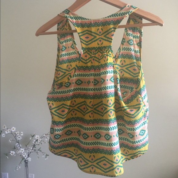 Foreign Exchanged Patterned top. - Picture 3 of 3