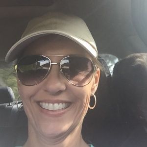 Meet your Posher, Debbie