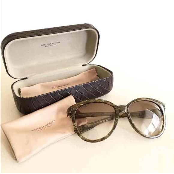 BOTTEGA VENETA Cat-eye Sunglasses