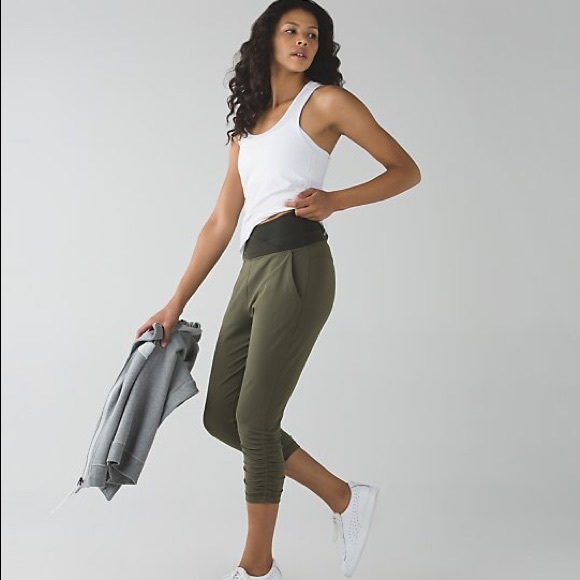 Lululemon sunset salutation crop