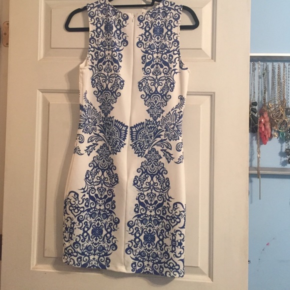 Sleeveless dress - Picture 2 of 2