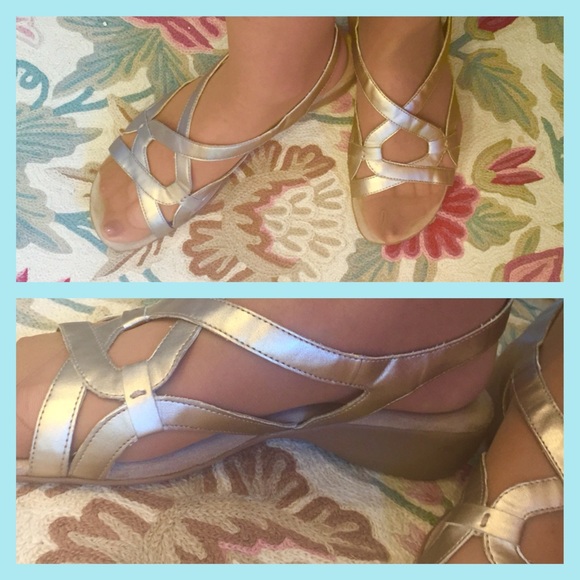 EASY SPIRIT Gold Leather Open Toe Strappy Sandals - Picture 2 of 4