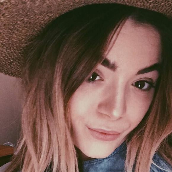 Meet your Posher, Alyssa - Picture 2 of 2