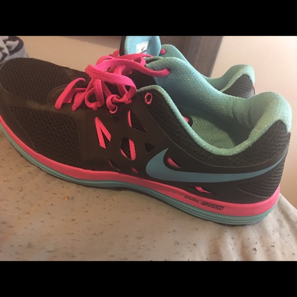 Women's Nike dual fusion size 12