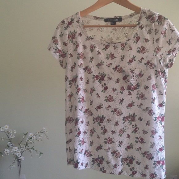 Crochet rose pattern top - Picture 1 of 4