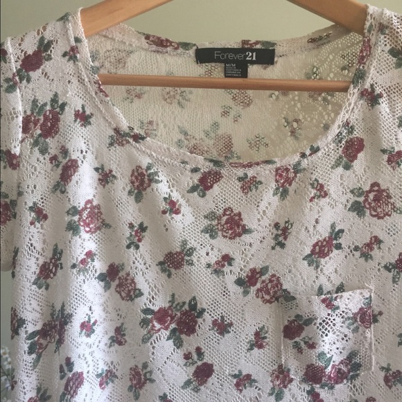 Crochet rose pattern top - Picture 2 of 4