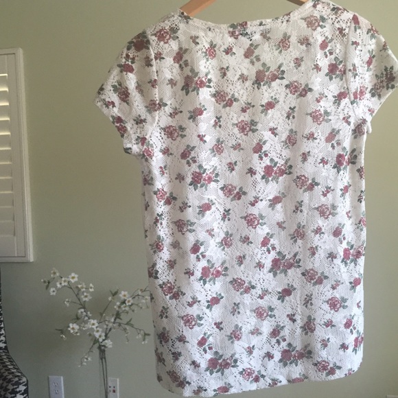 Crochet rose pattern top - Picture 3 of 4