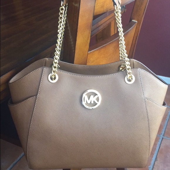 brand new- never worn MK purse.
