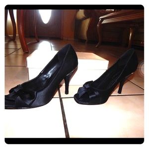 BCBG black bow heels