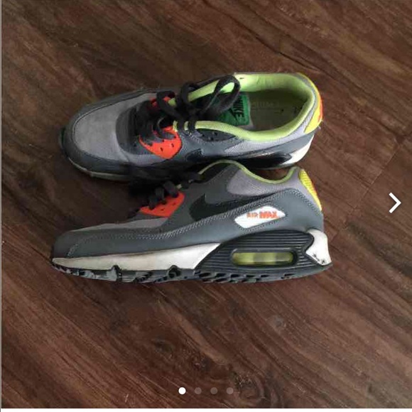 Boys 5.5 Air Max
