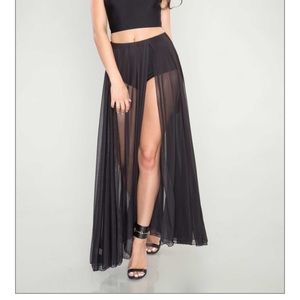Sheer maxi skirt w tags ❤️