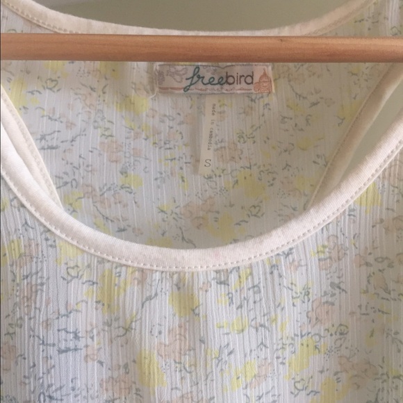 Floral Top - Picture 3 of 4