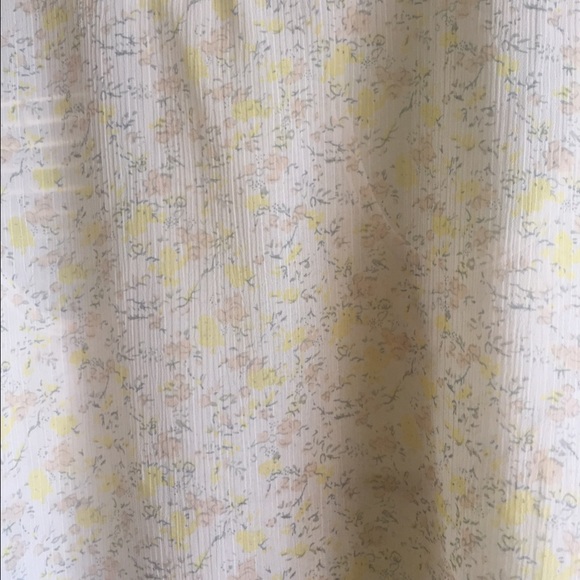 Floral Top - Picture 4 of 4