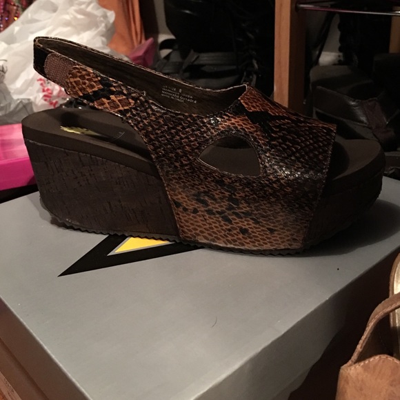 Volatile Warren Reptile print Wedge