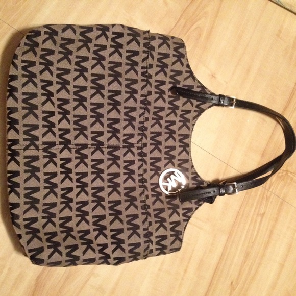 Classic Midsize Michael Kors