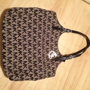 Classic Midsize Michael Kors