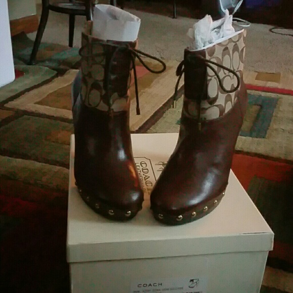 Used Coach  heel boots size 7 1/2 - Picture 1 of 3