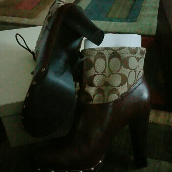 Used Coach  heel boots size 7 1/2 - Picture 2 of 3