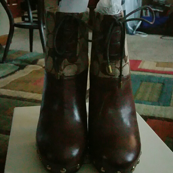 Used Coach  heel boots size 7 1/2 - Picture 3 of 3