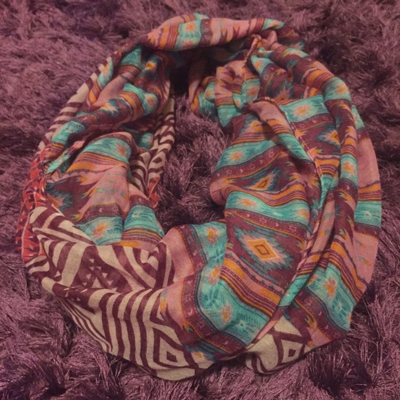 🚫SOLD🚫Purple and blue infinity scarf 🌻🌵