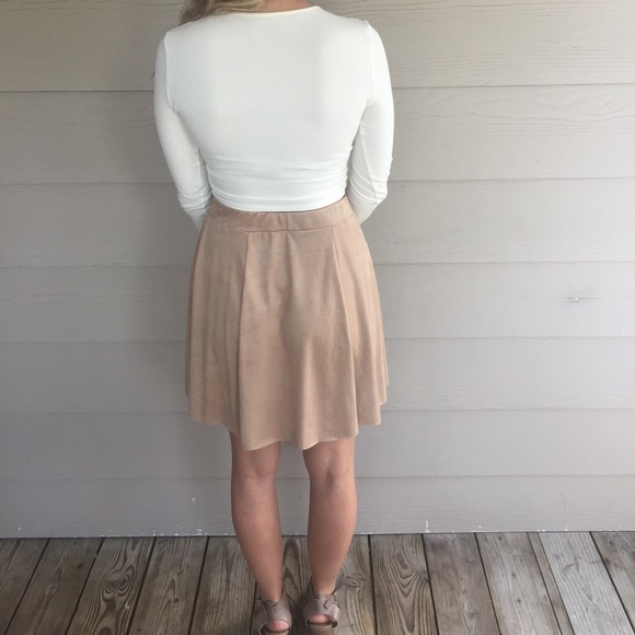 Tan skirt - Picture 2 of 2