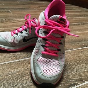Nike Dual Fusion 7.5 women's grey and pink