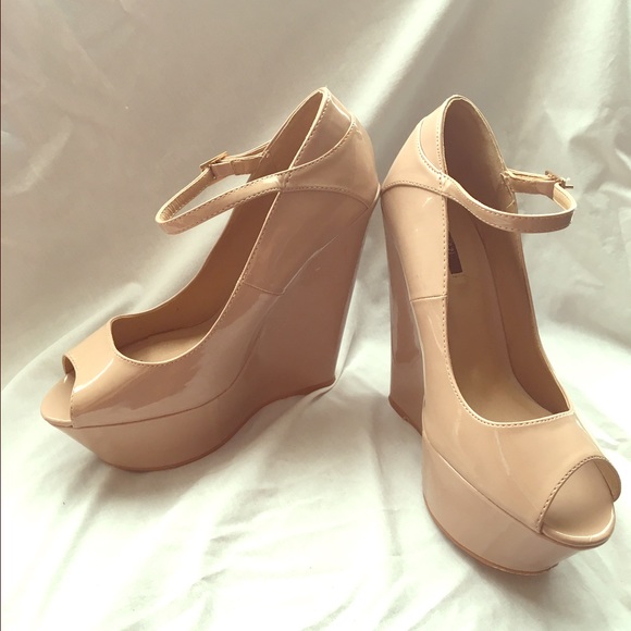 BOGO SALE🎉 Nude Wedges