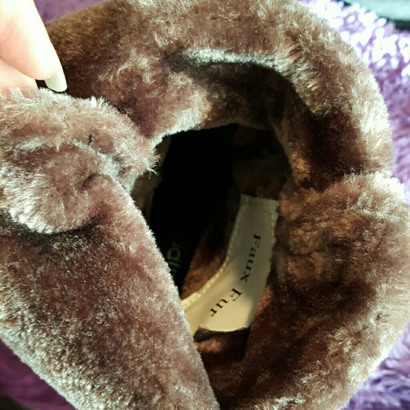 🚫🚫SOLD🛇🛇Faux fur boots - Picture 2 of 4