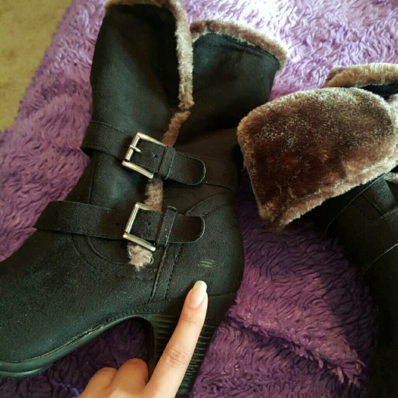 🚫🚫SOLD🛇🛇Faux fur boots - Picture 4 of 4