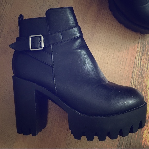 Black chunky heel boot. Bought from fashion nova
