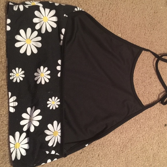 Backless flower halter crop top - Picture 2 of 2