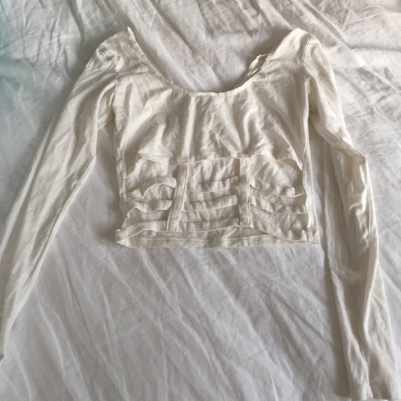 White poof long sleeve crop top w caged back