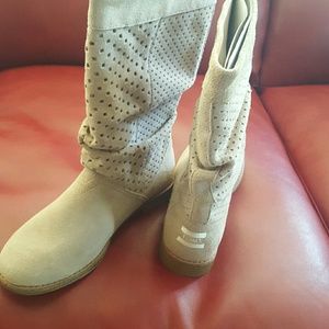 TOMS BOOTS