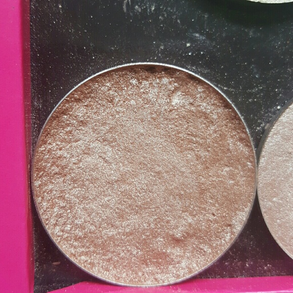 MAC Cosmetics Other - Mac highlight
