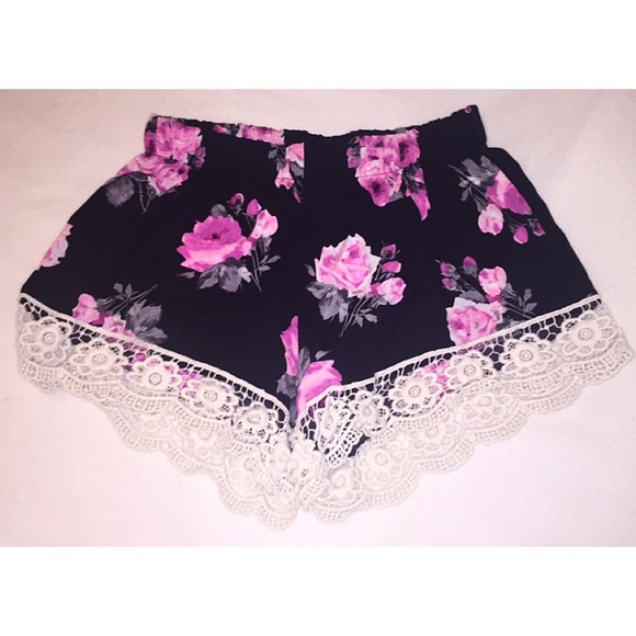 SOLD on Ⓜ️ercari❌ floral soft shorts - Picture 1 of 2