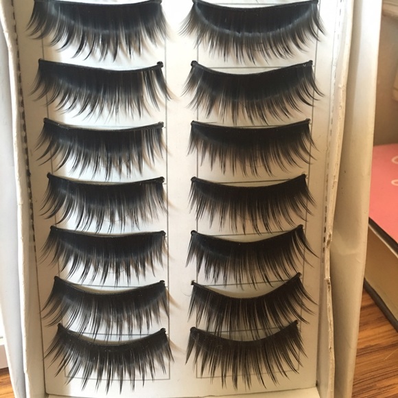 7 sets of false lashes - Picture 1 of 2