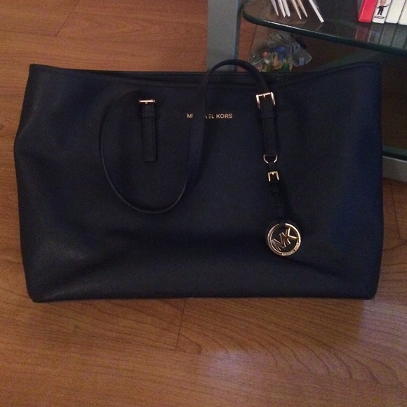 Michael Kors Handbags - Michael Kors Jet set travel tote