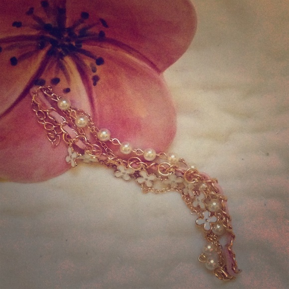 HP Flower charm pearl bracelet ❗️LAST ONE! ❗️ - Picture 1 of 4