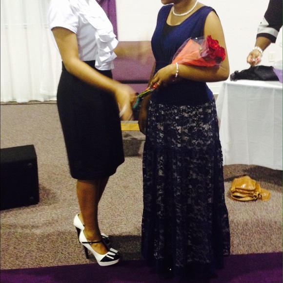 V neck lace pageant gown 👑👗🎉 - Picture 3 of 4